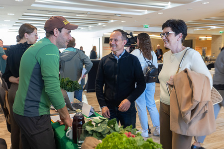 Borza lokalnih živil (16)